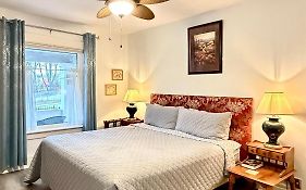 Adorable 2-Bedroom Unit With Jacuzzi Beside Falls